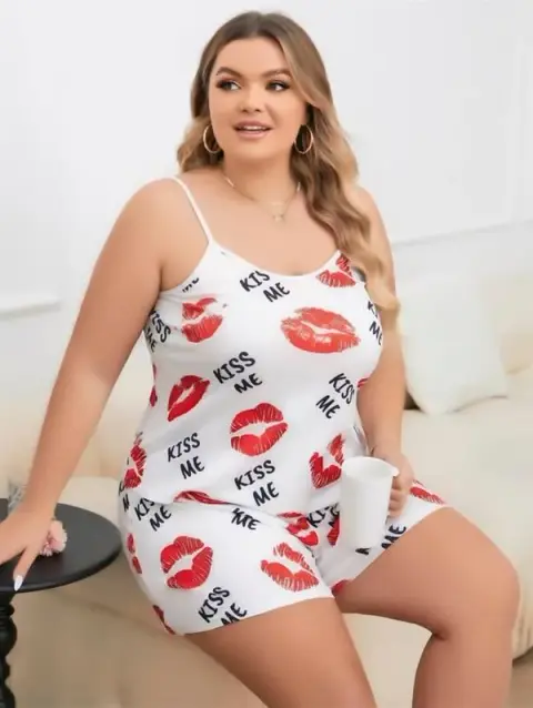 Büyük Beden Kiss Me Öpücük Desen Pamuklu Şortlu Pijama Takımı — görsel 1