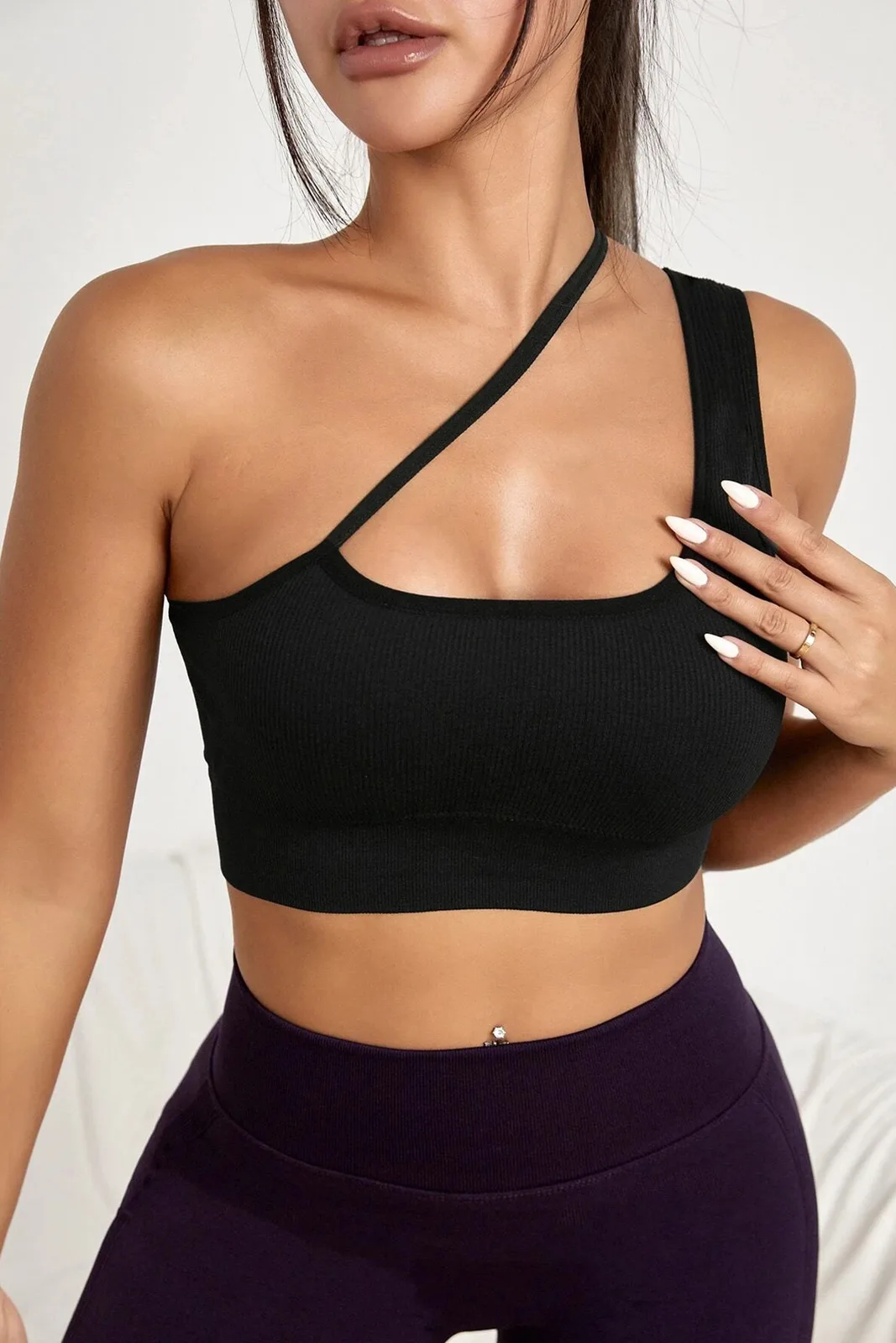 Kadın Siyah Tek Omuzlu Çapraz Askılı Crop Top Büstiyer — görsel 1