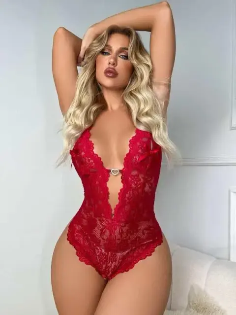 Metal Kalp Aksesuarlı Fantezi Dantelli Kırmızı Body — görsel 1